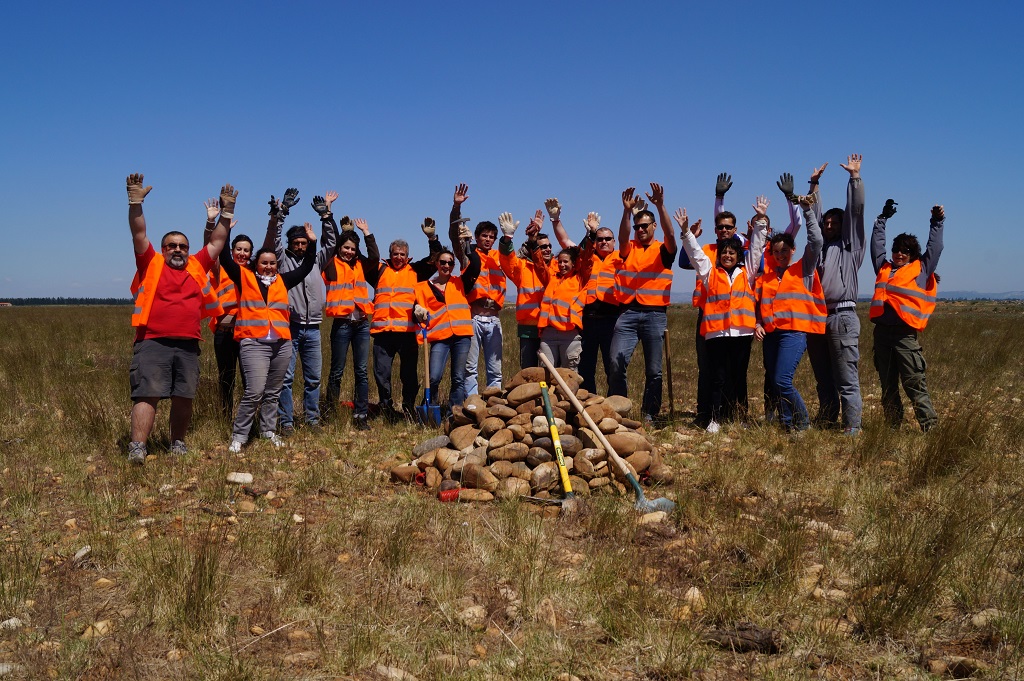 Directeurs de carrières, responsables foncier environnement, représentants de l’unicem et autres professionnels des industries de carrières se portant bénévole au côté du Conservatoire des Espaces Naturels Paca (Photo Unicem Pacac)