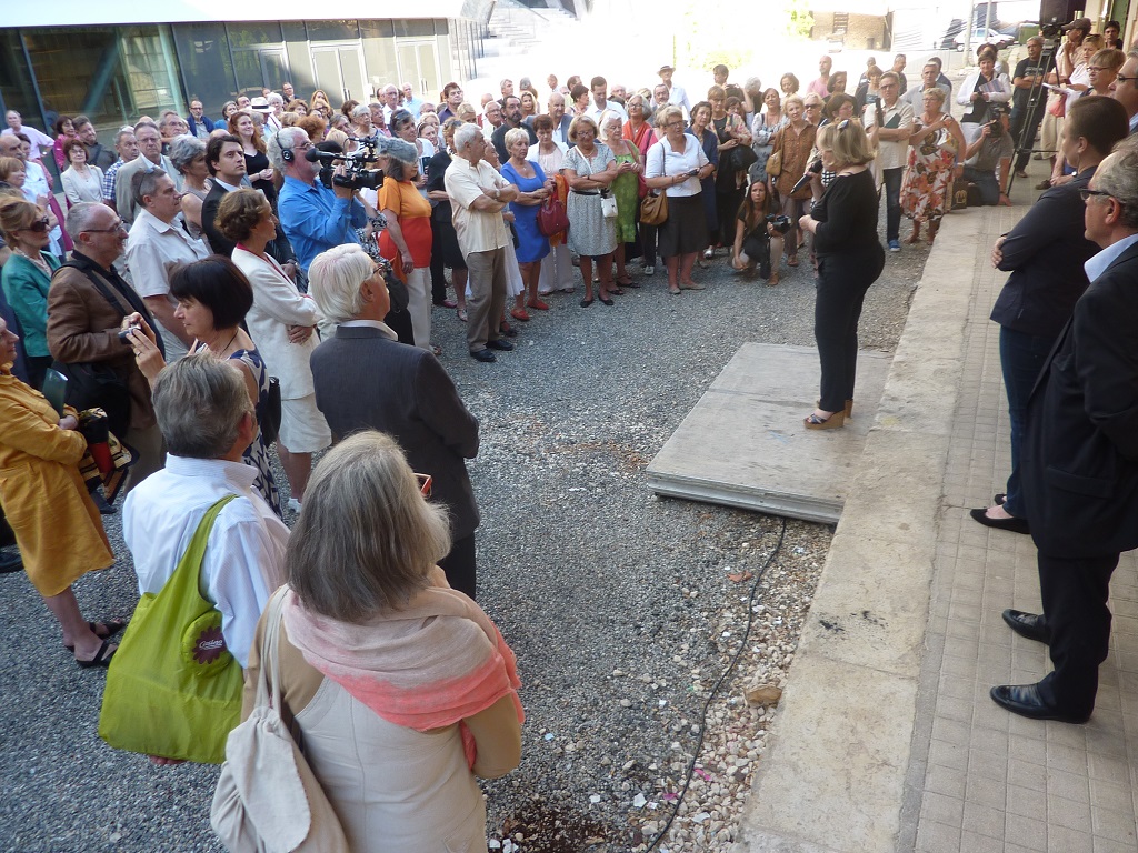 Il y avait foule pour inaugurer la rue Gabriel Dussurget  au cœur du nouveau pôle culturel aixois (Photo M.E.)