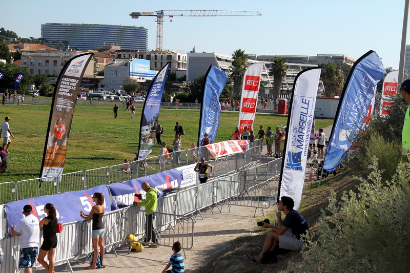 10 kilomètres à pied ça use, ça use  (Photo Robert Poulain)