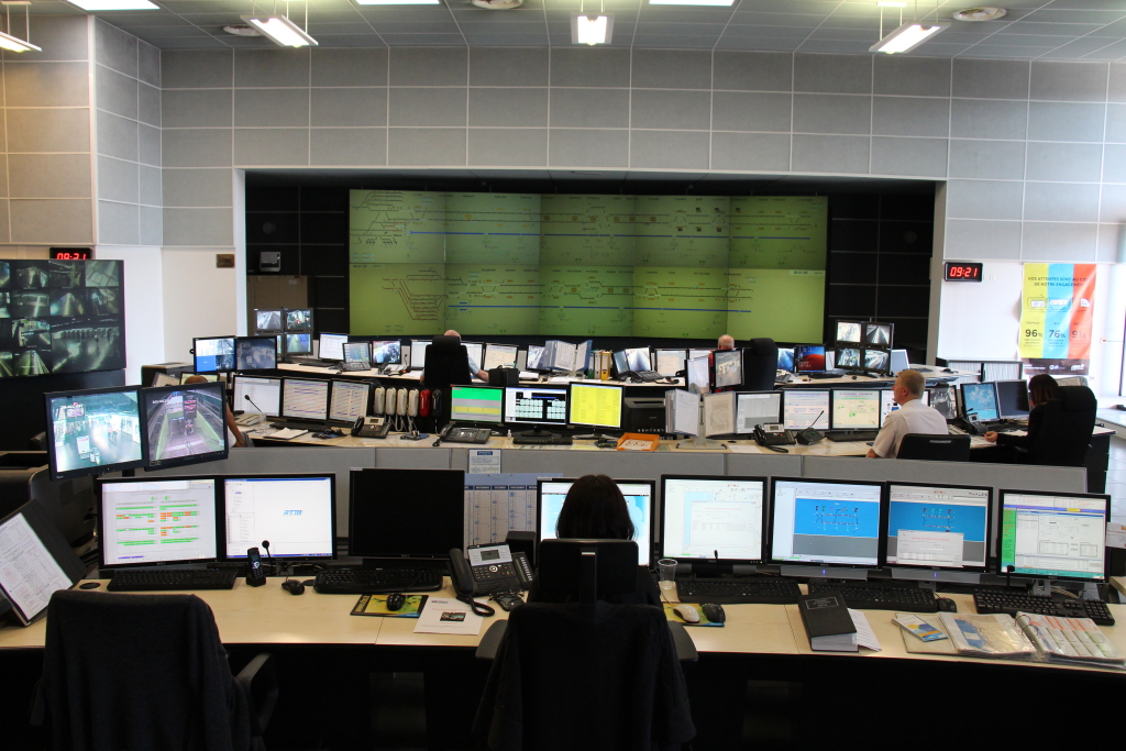 La salle de contrôle du Centre de supervision des réseaux de la RTM (Photo Philippe Maillé)