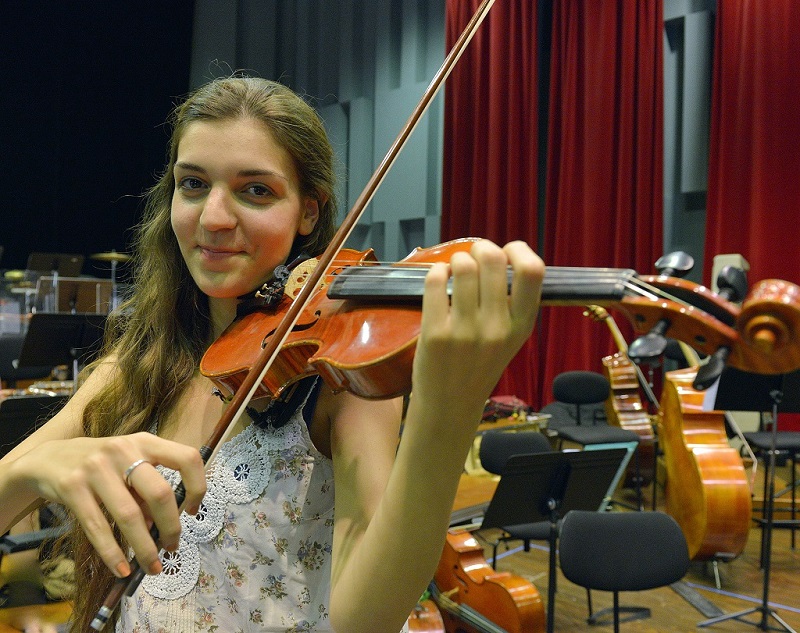 Ester Shtishi profite pleinement de cette session 2014 de l’OJM en attendant de pouvoir poursuivre ses études musicales à Paris (Photo Jean-Claude Carbonne)