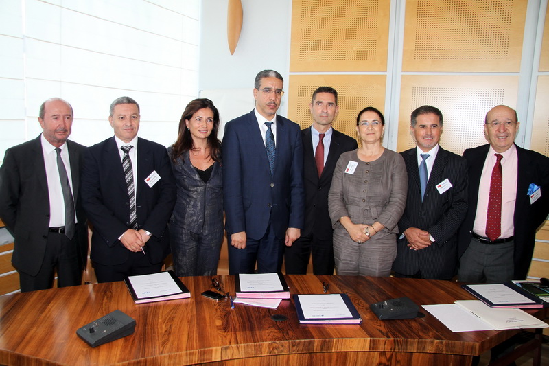 Deux accords de coopération ont été signés en présence du ministre du transport, Aziz Rabbaha, entre le GPMM et l’Agence Nationale des Ports et un deuxième avec l’Agence Spéciale Tanger Méditerranée (Photo Robert Poulain)