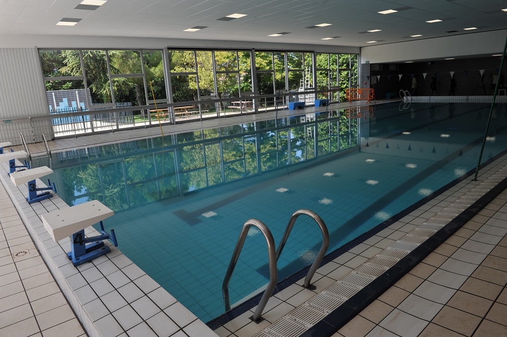 Avec son bassin de 25 mètres de long sur 10 mètres de large, la piscine Saint-Joseph a une capacité d’accueil de 290 personnes (Photo D.R.)