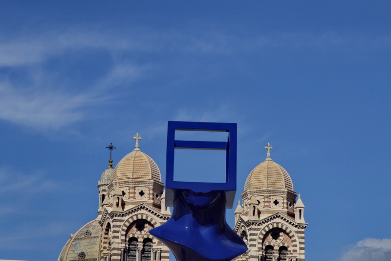 A ciel ouvert de Sacha Sosno (Photo Robert Poulain)