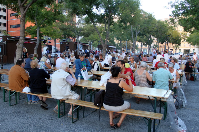 La place de la Joliette a été investie par les habitants du quartier pour un moment de partage  (Photo Robert Poulain)