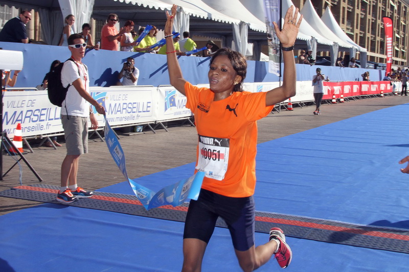 Abdoulaye Balkissa (Nigeria) a remporté le semi-marathon féminin (Photo Robert Poulain)