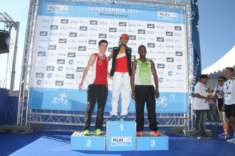 Podium 10 km masculin : Aziz El Barrah (France) - Kevin Thomas (France) - Samuel Gichuru (France) (Photo Robert Poulain)