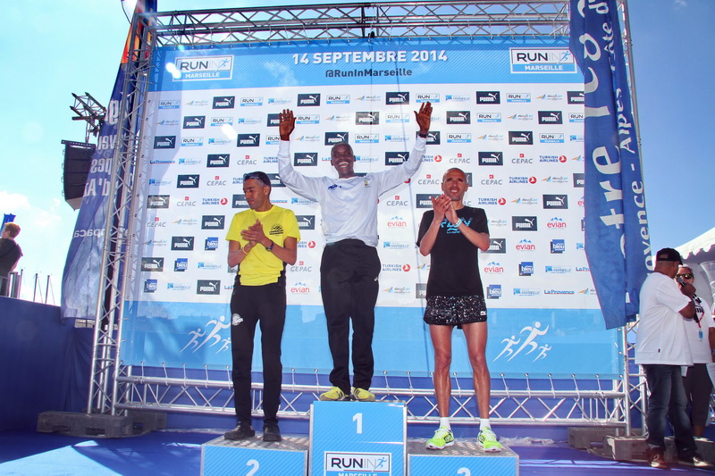 Podium semi-marathon masculin: Nathan Chebet (Kenya) - Saïd El Meloudy (France) - Hamid Belhaj (France) (Photo Robert Poulain)