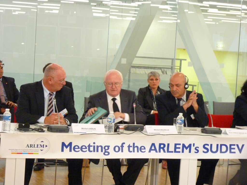 Michel Lebrun, Michel Vauzelle, Hani Abdalmasih Al-Hayek ont ouvert la 6e réunion de l'Arlem à la Villa Méditerranée à Marseille (Photo P.M.-C.)