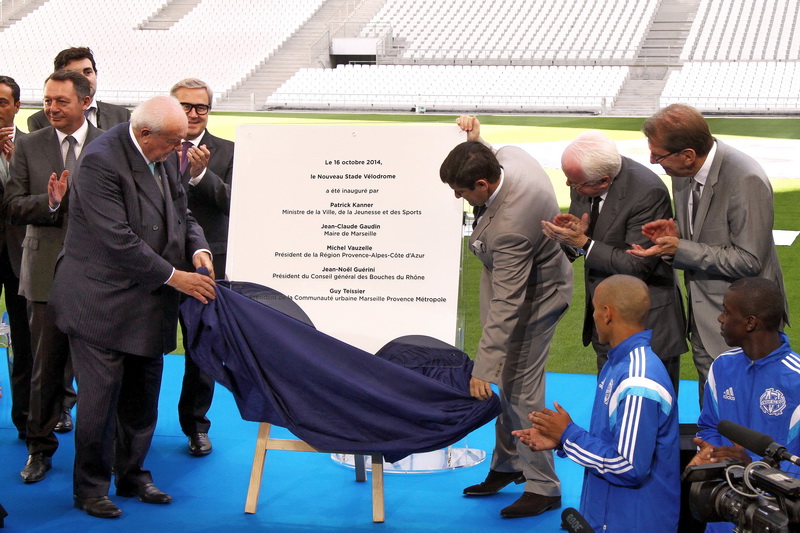 La plaque dévoilée (Photo Robert Poulain) La plaque dévoilée (Photo Robert Poulain)