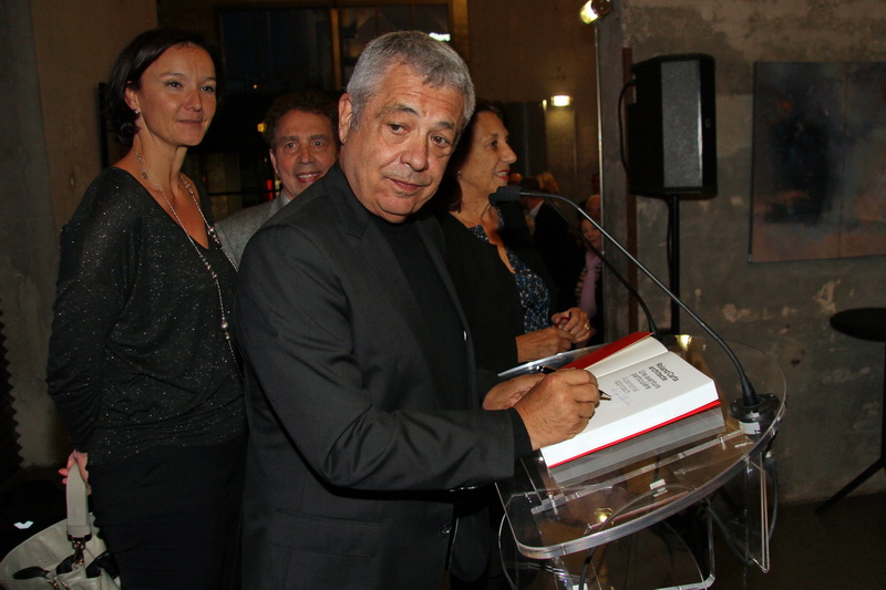 Présentation et dédicace étaient au programme  (Photo Robert Poulain)