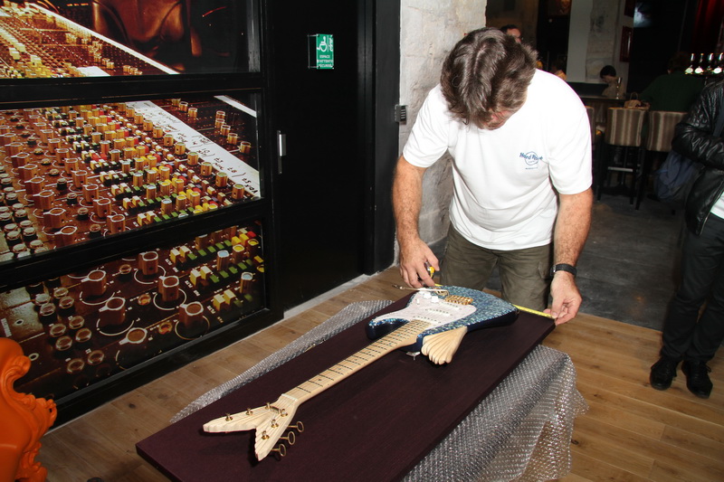 La Guitar’dine fin prête à être exposée (Photo Robert Poulain) La Guitar’dine fin prête à être exposée (Photo Robert Poulain)