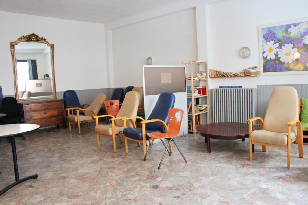 Salle d'accueil au sein du Centre d'hébergement Athènes (Photo Philippe Maillé)