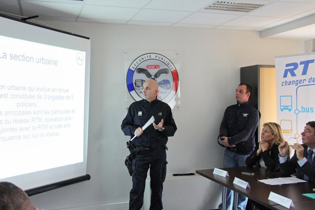 Présentation du SISCT par le Commandant Didier Delacolonge qui est à sa tête. (Photo Philippe Maillé)