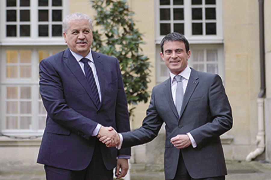 Abdelmalek Sellal et Manuel Valls se félicitent des accords obtenus lors de la rencontre de Paris (Photo D.R.)