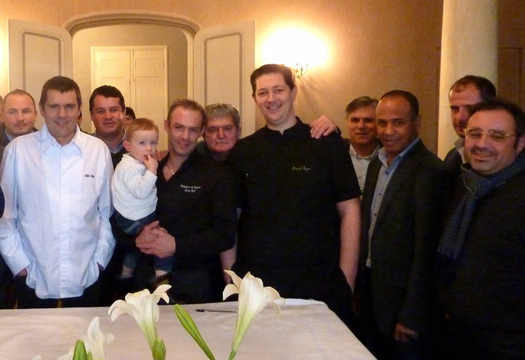 Entourés des membres du jury, les trois chef, Julien Gleize, Cyril Bascop et David Reyne à l’issue de l’épreuve. (Photo M.E.).
