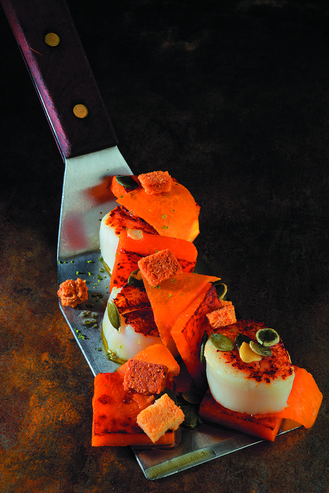 Saint-Jacques aux potirons, l’une des recettes de saison. (Photo Frank Buschardt)