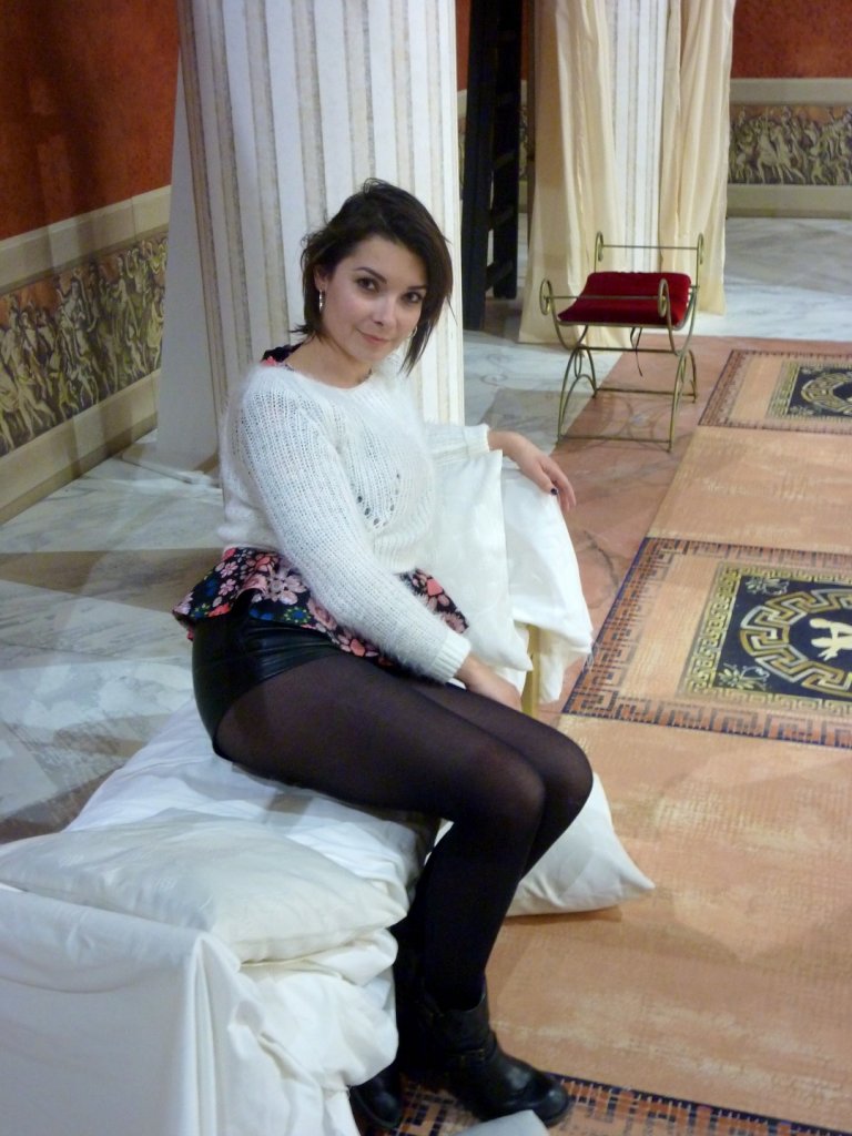 Chloé Briot dans les décors créés par Eric Chevalier pour cette nouvelle production de "Phi Phi" (Photo M.E.)