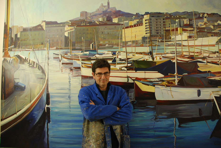 Jean-Paul Courchia, "médecin du dimanche", devant l’œuvre qu'il a réalisée pour l'hôpital Saint-Joseph de Marseille (Photo D.R.)