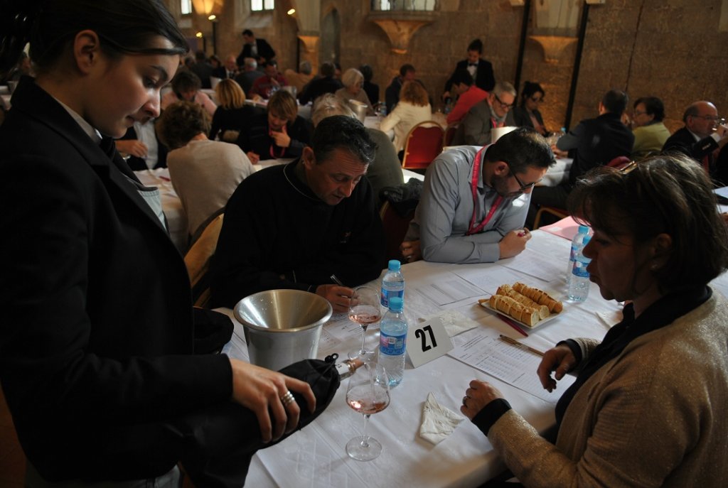 La dégustation s’est déroulée sous les voûtes séculaires du Couvent Royal de Saint-Maximin. (Photo CIVP)