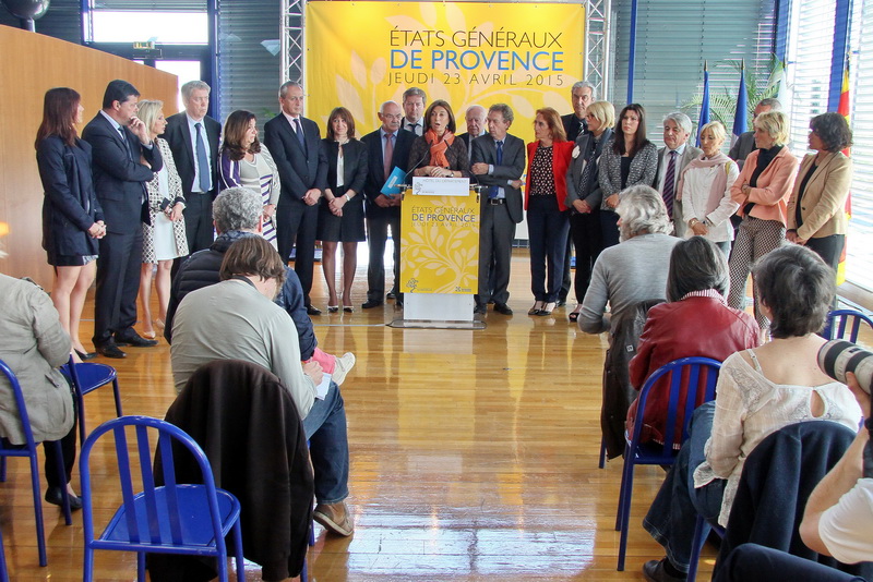 La présidente entourée de conseillers départementaux de sa majorité (Photo Robert Poulain) La présidente entourée de conseillers départementaux de sa majorité (Photo Robert Poulain)