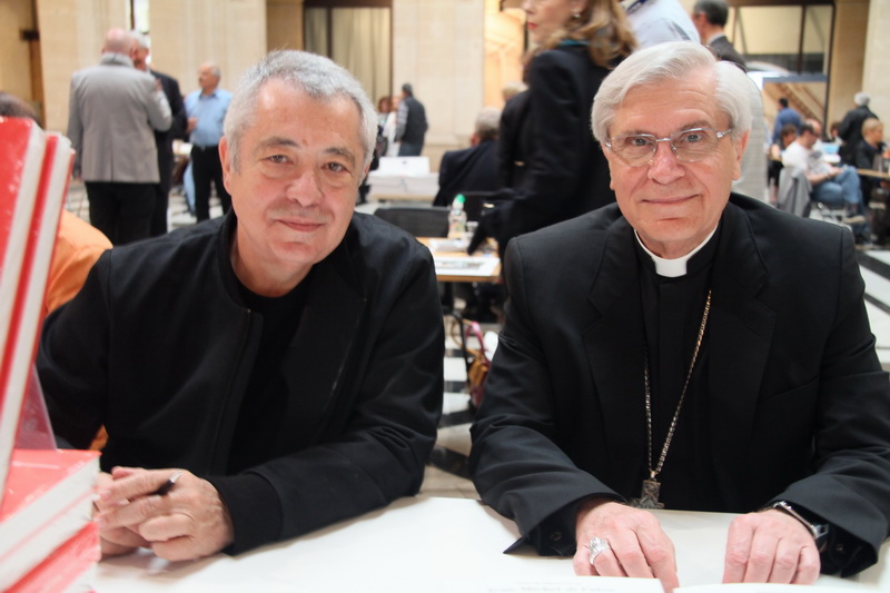 L'architecte Roland Carta et Mgr Di falco (Photo Robert Poulain)