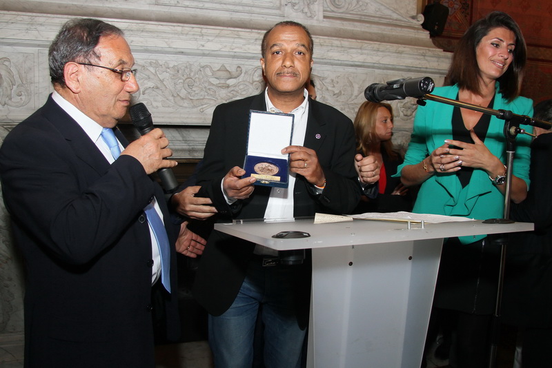 L'acteur et réalisateur  d'origine arménienne Pascal Légitimus a reçu la médaille de la ville de Marseille