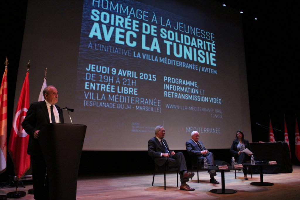 Ouverture de la soirée de solidarité avec la Tunisie par Jean-Claude Tourret, directeur de l'Avitem/ Villa Méditerranée (Photo Philippe Maillé)