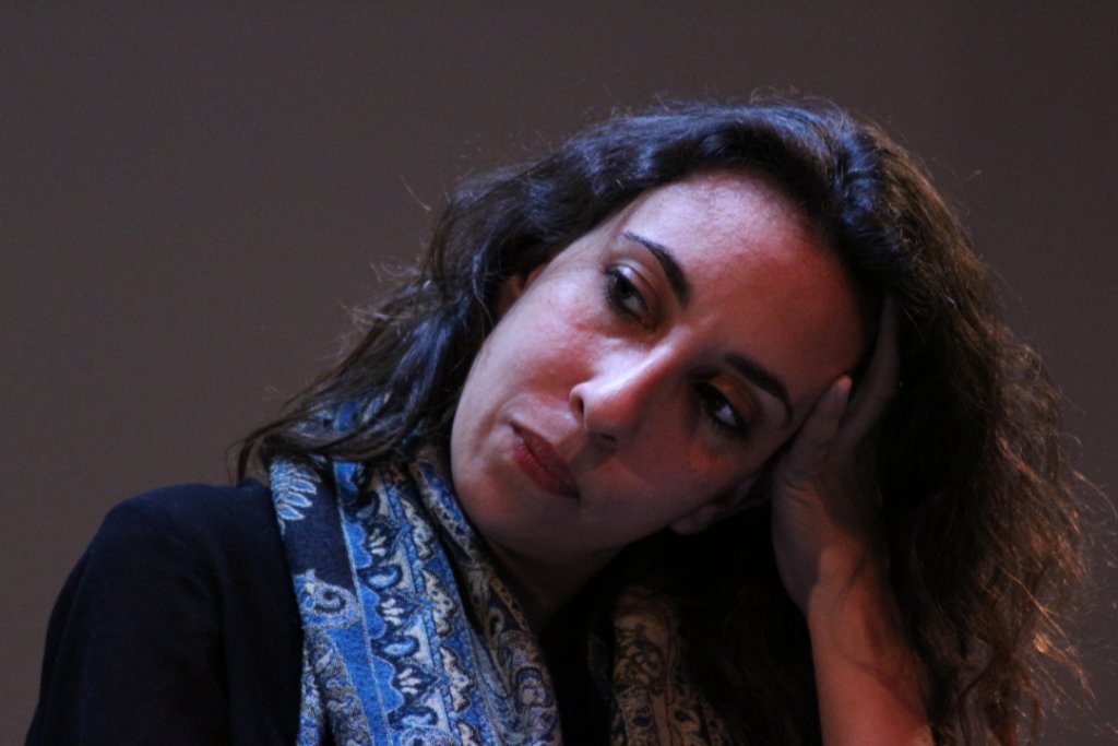 Sana Sbouai, journaliste franco-tunisienne, rédactrice en chef et cofondatrice de la version francophone du magazine en ligne inkyfada.com (Photo Philippe Maillé)