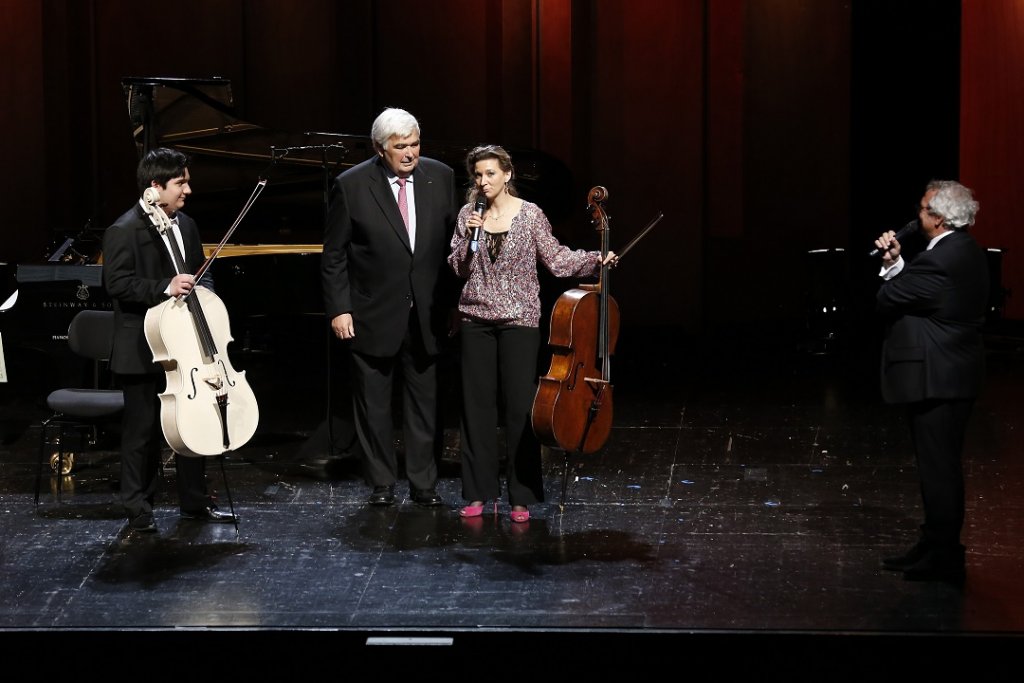 Jean-Baptiste Maizières, musicien d’Aix-en-Provence âgé de 17 ans s'est vu confier un violoncelle (Photo Caroline Doutre)