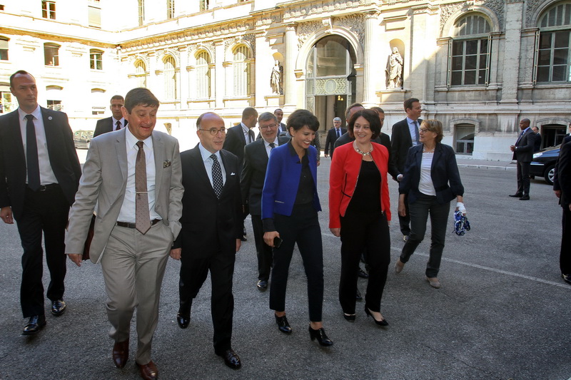 L'arrivée des membres du gouvernement en préfecture de Région à Marseille (Photo Robert Poulain)