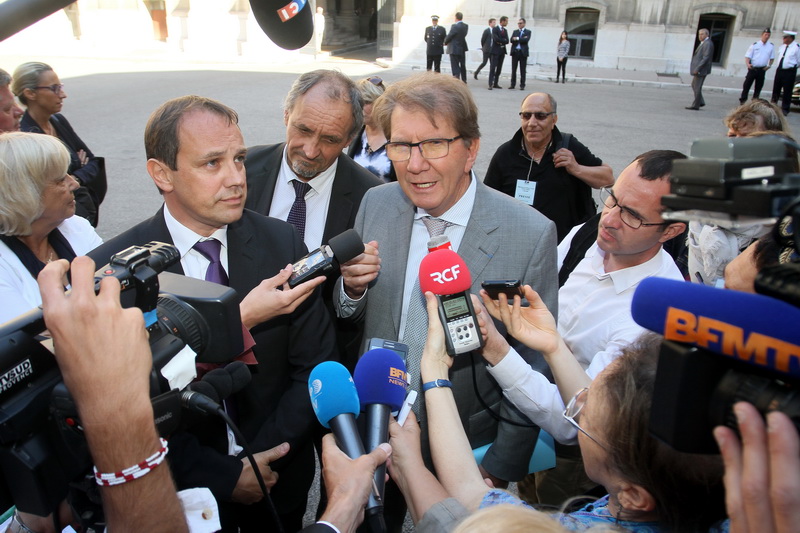 Guy Teissier et Nicolas Isnard à l'issue de la rencontre avec le Premier ministre (Photo Robert Poulain) Guy Teissier et Nicolas Isnard à l'issue de la rencontre avec le Premier ministre (Photo Robert Poulain)