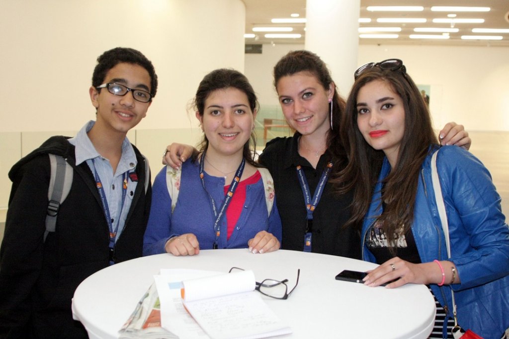 Joseph, Rim, Charlotte et Nicole, jeunes de la Méditerranée qui travaillent sur la notion du "Résister ensemble" (Photo D.R.)