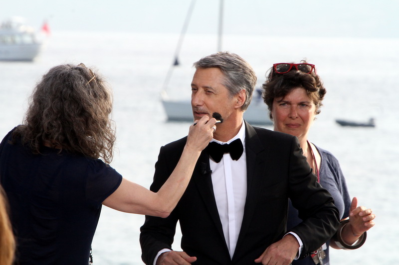Plateau Canal Plus: Antoine de Caunes au maquillage  (Photo Robert Poulain)