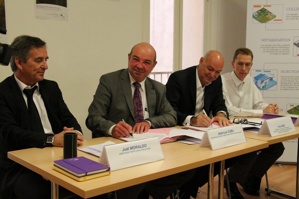 Jean-Luc Cizel pour GrDF Méditerranée vient de signer une charte de partenariat avec l'AITRF région Provence représentée par son président Yves Méo (Photo Philippe Maillé)