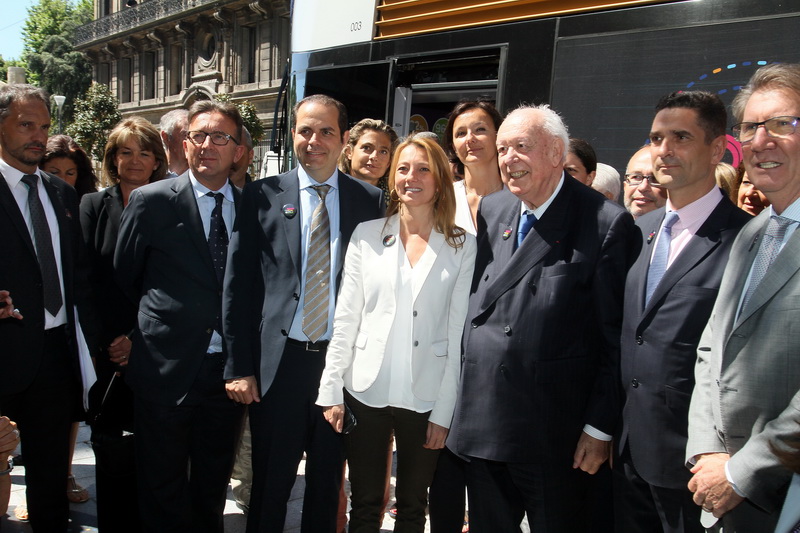 De nombreux élus ont emprunté cette nouvelle ligne de tram (Photo Robert Poulain)