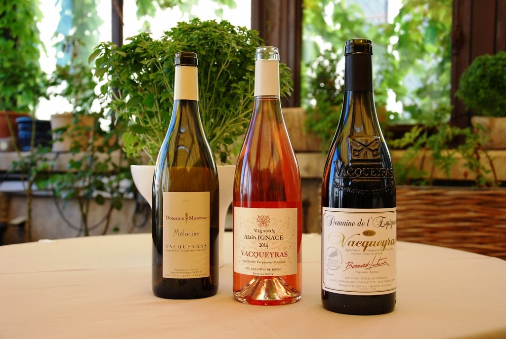 Les trois bouteilles lauréates de la cuvée du Festival d’Avignon (Photo D.R.)