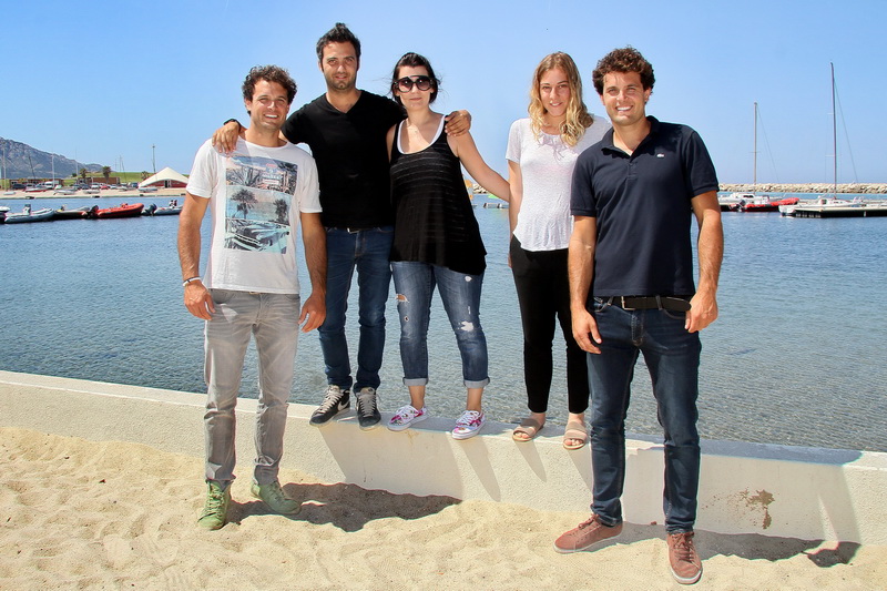 Benoit et Sylvain Moussilmani organisateurs de la Sosh Freestyle Cup avec l'équipe de Fun radio  (Photo Robert Poulain)