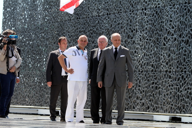 Laurent Fabius sur le Planet Solar (Photo Robert Poulain)