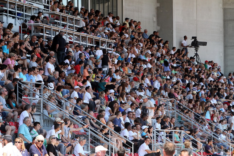 Un public venu en nombre pour ce Pro Athlé Tour à Marseille (Photo Robert Poulain)