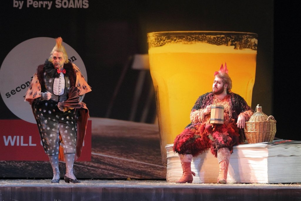 Ford, se fait passer pour un dénommé Fontana auprès de Falstaff pour mieux se venger de ce dernier (Photo Christian Dresse)