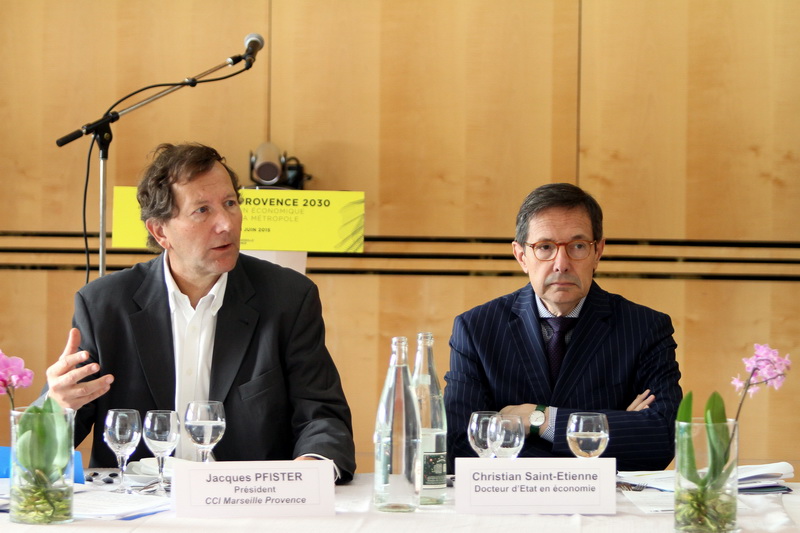 Présentation à la presse des travaux du professeur Christian Saint-Étienne sur la métropole réalisés à la demande de Jacques Pfister, président de la CCI Marseille Provence (Photo Robert Poulain)