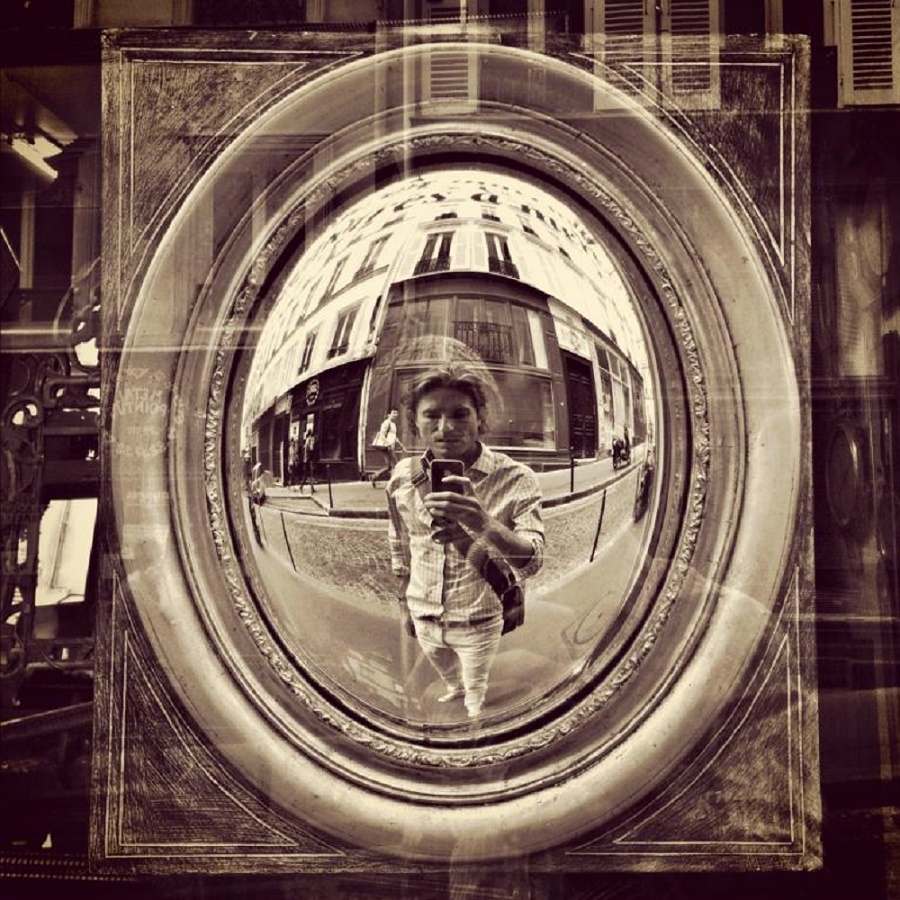 Self-portrait ® Hannibal Renberg # Instagram : @leoleoparis
