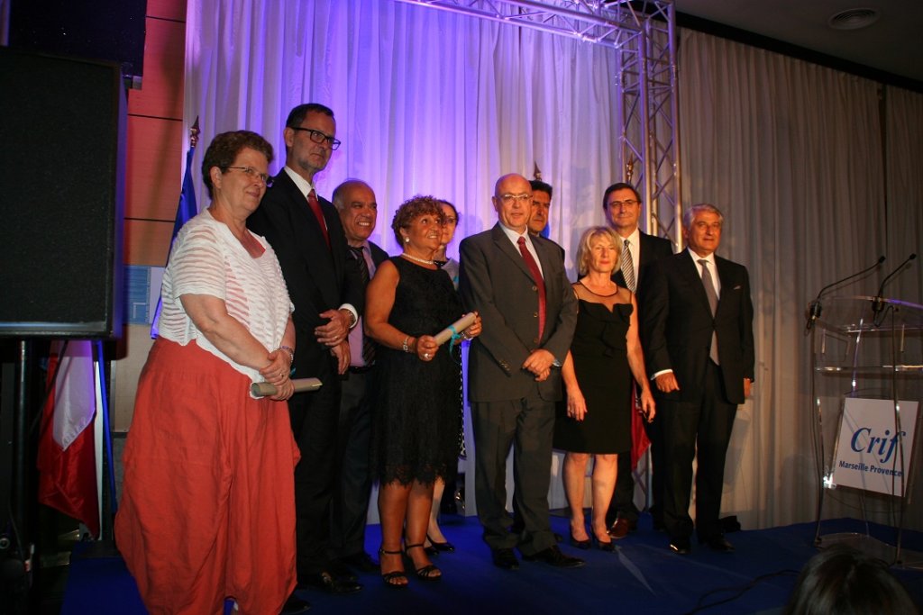 Remise du « Diplôme de l’Espoir » aux directeurs de 5 collèges et lycée. (Photo GG)