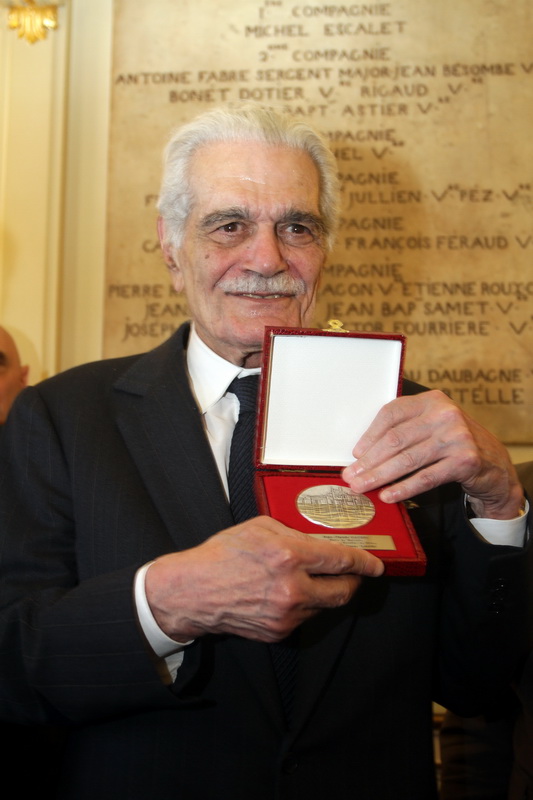 Omar Sharif a reçu la médaille de la ville de Marseille en 2013 (Photo Robert Poulain)