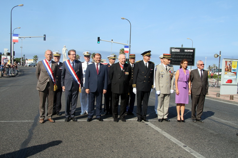 les officiels et l'invité d'honneur cette année aux côtés du maire de Marseille, Taron Margaryan, le maire d'Erevan (Photo Robert Poulain)