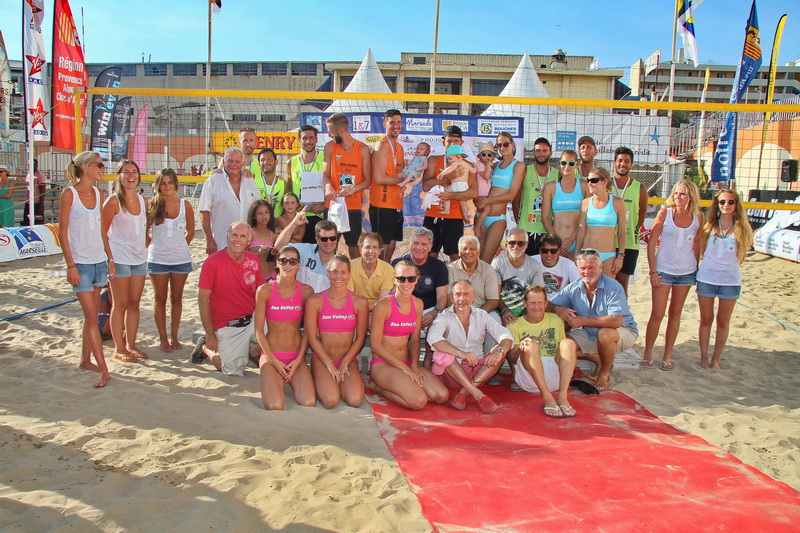 L'ensemble des participants et les organisateurs  (Photo Robert Poulain)