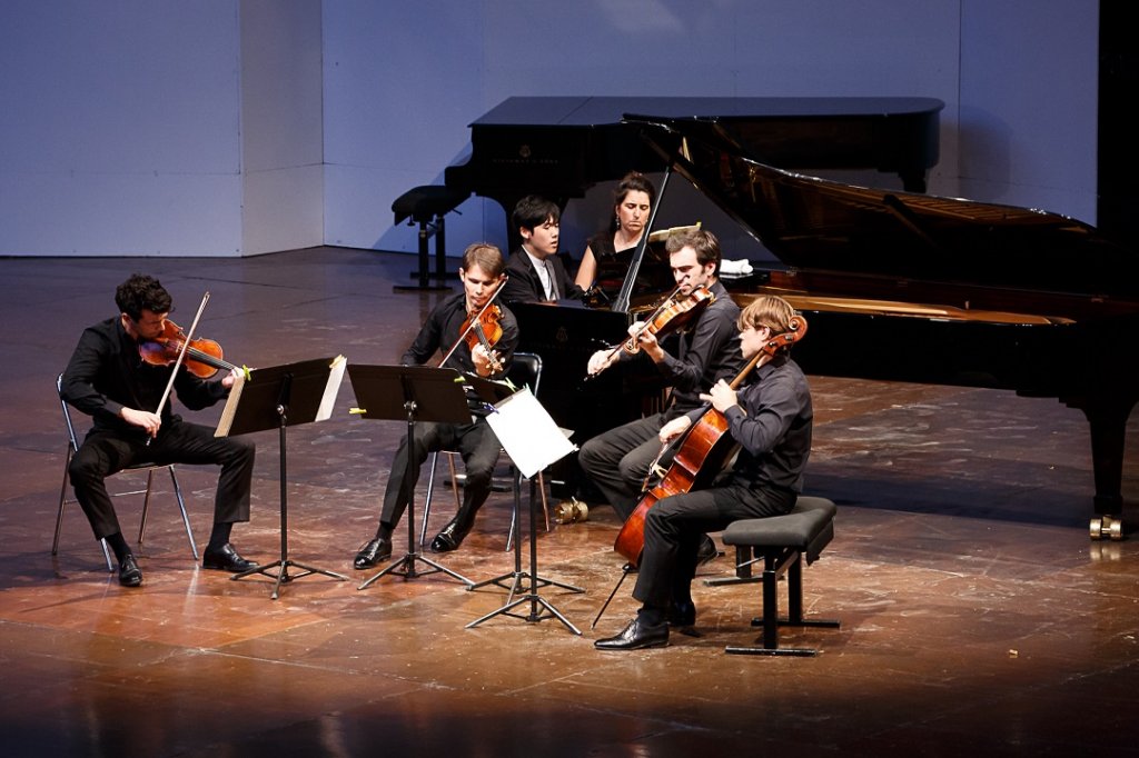 Le Quatuor Modigliani avec Haochen Zhang au piano (Photo C. Gremiot)