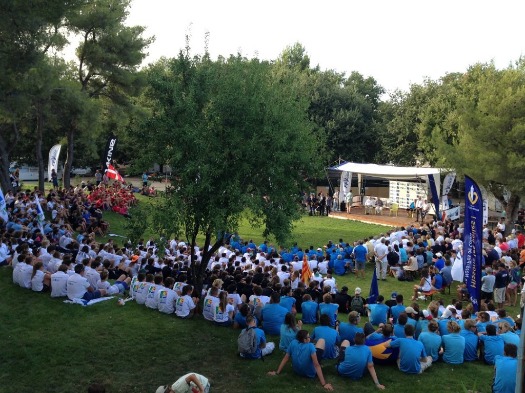 Jean-Pierre
Champion,
Président
de
la
Fédération
Française
de
Voile,
a lancé
les
Championnats
de
France
Espoirs
Glisse
au
Cercle
de
Voile
de
Martigues (Photo D.R.) Jean-Pierre
Champion,
Président
de
la
Fédération
Française
de
Voile,
a lancé
les
Championnats
de
France
Espoirs
Glisse
au
Cercle
de
Voile
de
Martigues (Photo D.R.)