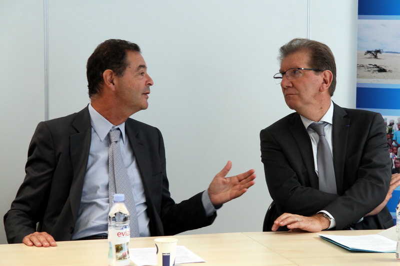 Jean-Paul Moatti, le Président-directeur général de l’IRD et Guy Teissier, président de MPM (Photo Robert Poulain)